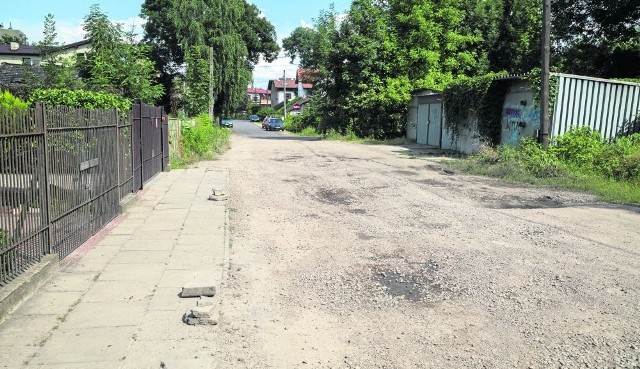 Ulica Dolnomłyńska mimo apeli mieszkańców nie może doczekać się remontu