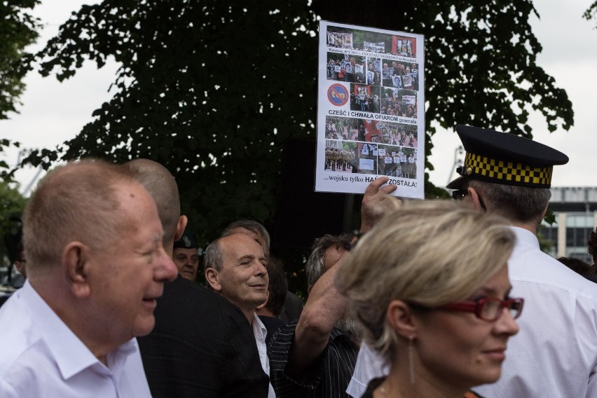 Kilka osób wznosiło okrzyki podczas wystąpienia prezydenta...