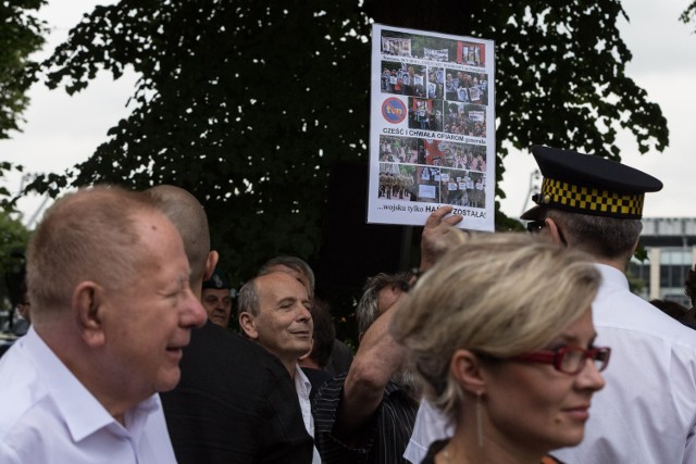 Kilka osób wznosiło okrzyki podczas wystąpienia prezydenta Bronisława Komorowskiego.