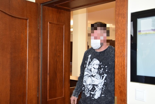Błażej W., który w środę (6.10) stanął przed Sądem Okręgowym w Opolu nie przyznał się do winy, choć potwierdził, że wulgaryzmy z jego ust padły.