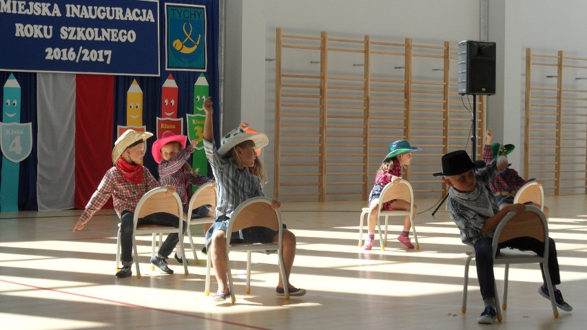 Miejska inauguracja roku szkolnego 2016/17 w Tychach. Zespół...