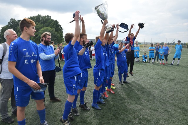 Świetna dyspozycja zawodników z Zespołu Placówek Oświatowych w Leśnicy zaowocowała zwycięstwem w 5. edycji Toga Cup.