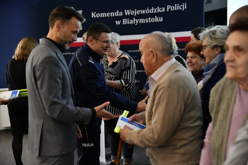 Seniorzy odebrali indeksy z rąk Wojewody Podlaskiego Jacka...