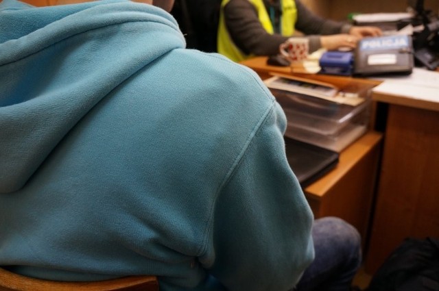 19-letni uczeń ZSZ Sztygarka sam produkował dopalacze. Grożą mu 3 lata więzienia