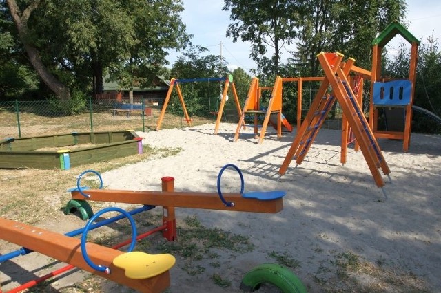 Jak zapewniają władze miasta, nowe place zabaw są bezpieczne i wyposażone w urządzenia, które pozwolą dzieciom na twórczą zabawę