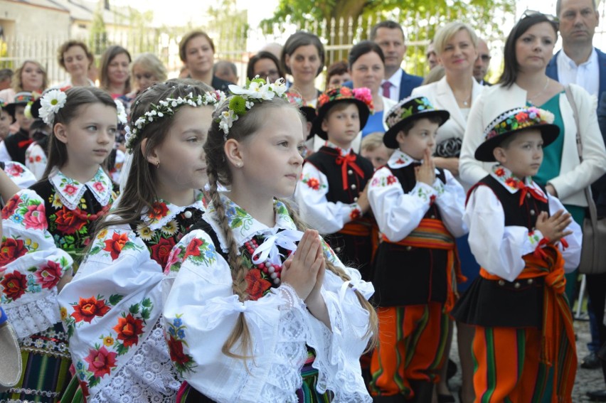 Pierwsza Komunia Święta w parafii katedralnej w Łowiczu [Zdjęcia]