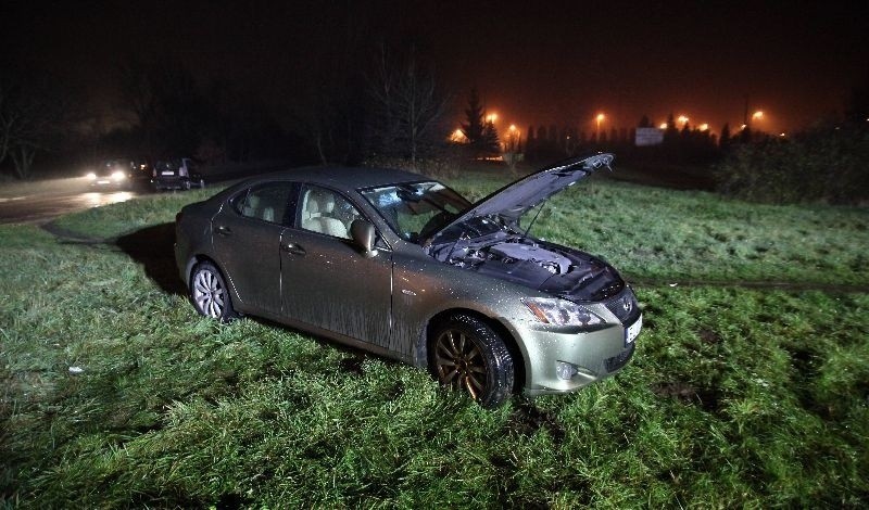 Wypadek na Maratońskiej, trzy osoby ranne 