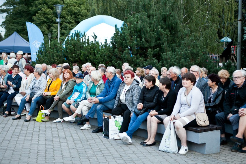 Potańcówka dla seniorów w ramach Senioralii Rzeszowskich 2022. Zobaczcie, jak się bawili! [ZDJĘCIA]