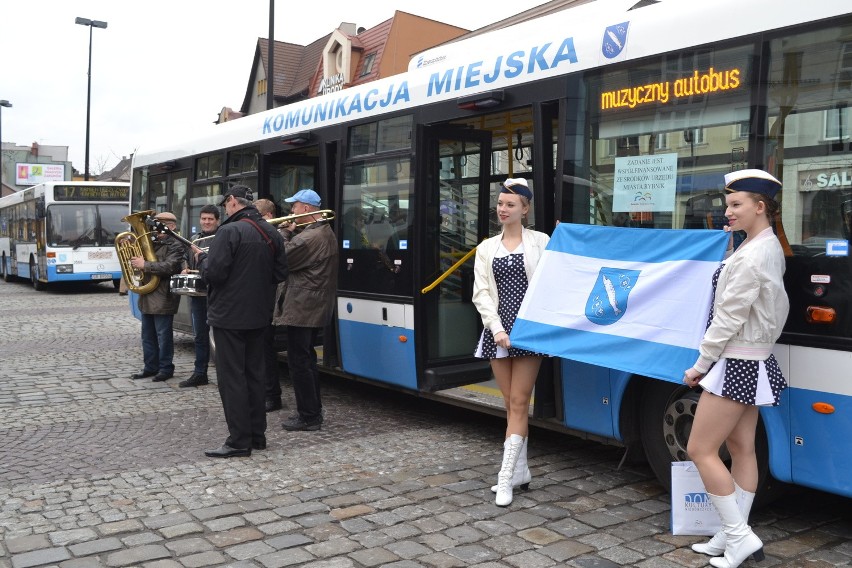 Muzyczny autobus znów na ulicach Rybnika ZDJĘCIA 
