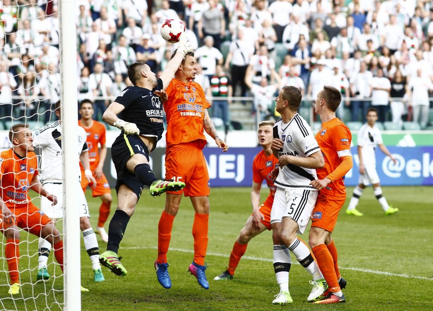 Legia rozniosła Bruk-Bet 6:0!