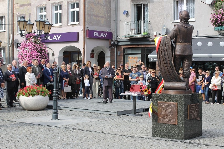 W sobotę, 24 września, odsłonięto na placu ratuszowym symbol...