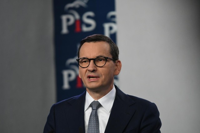– Najważniejszym zadaniem rządu dzisiaj jest ochrona Polaków przed konsekwencjami tej wojny, przed skutkami, które rozlewają się po całej Europie – mówił premier.