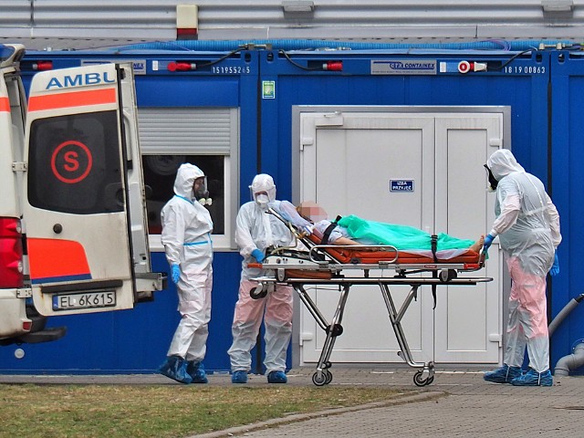 Sytuacja epidemiczna w regionie łódzkim się stabilizuje. Jednak w szpitalach jest teraz najwięcej pacjentów, w mniejszych miastach regionu kolejne łóżka trzeba było zamienić w covidowe.CZYTAJ DALEJ>>>.