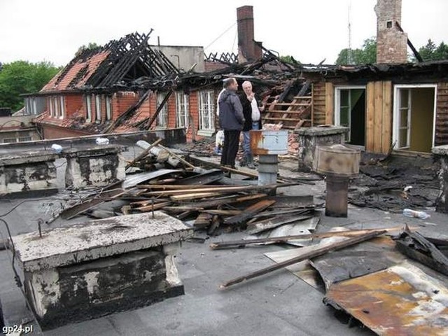 Wczoraj udało się wyłonić wykonawcę, który odbuduje spalony dach miasteckiego szpitala. Do drugiego przetargu stanął tylko jeden oferent.