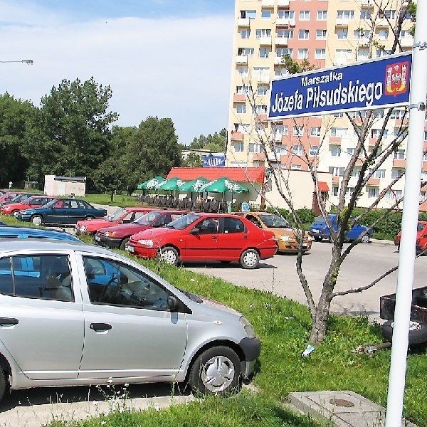 Dziś Piłsudski "pilnuje" parkingu