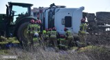 Tragiczny wypadek na Dolnym Śląsku. Ciężarówka przewróciła się i przygniotła kierowcę. 58-latek zginął na miejscu [FILM, ZDJĘCIA]