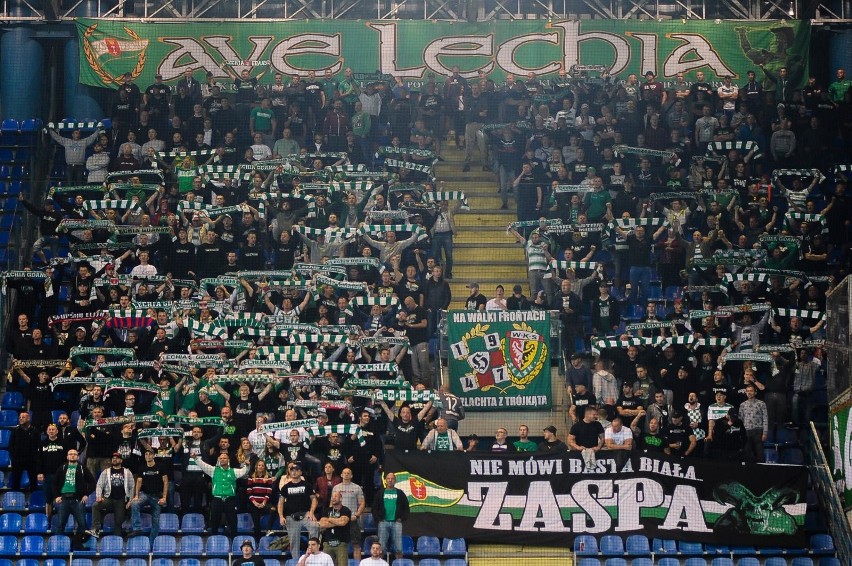 Policja zatrzymała kibica Lechii Gdańsk za odpalenie petard hukowych na meczu