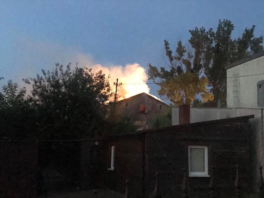 Pożar domu przy Dzierżawnej w Lublinie. Ogień pojawił się na dachu. Zobacz zdjęcia