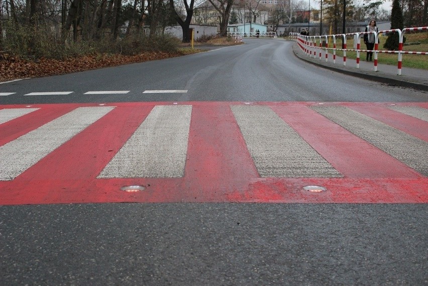 Inteligentne przejścia dla pieszych powstały przy szkołach w Kędzierzynie-Koźlu