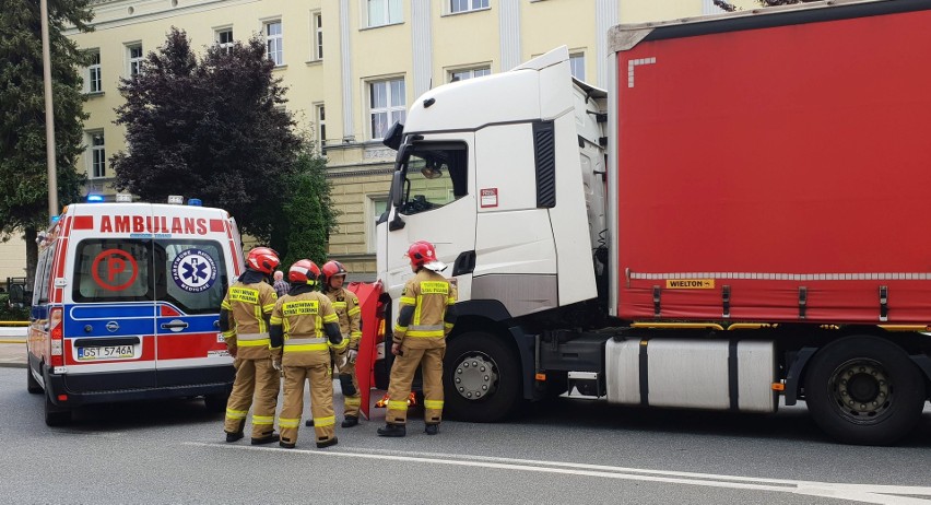 Wypadek zdarzył się na przejściu dla pieszych w rejonie...