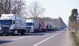 W Hrebennem i Dorohusku ok. 5 dni oczekiwania na wyjazd z kraju. Protestujący przepuszczają 5 ciężarówek na godzinę