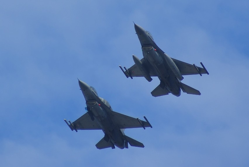 Wrocław: Myśliwce F-16 przeleciały nad Rynkiem (FILMY, FOTO)