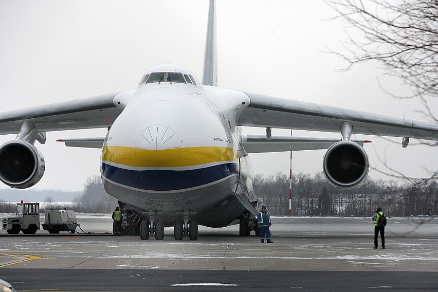 An-124 Rusłan w Łodzi. Megasamolot wylądował na Lublinku [ZDJĘCIA, FILM]