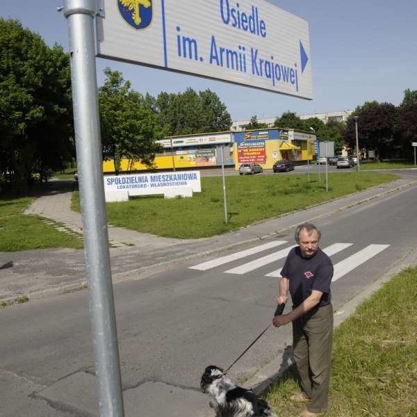 Bronisław Linette cieszy się, że jego osiedle ma teraz nową, szlachetną nazwę.