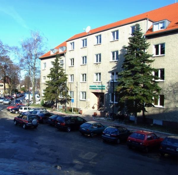 Siedziba powiatu mieści się w Strzelcach Opolskich przy ul. Jordanowskiej. To budynek, w którym niegdyś mieściła się przychodnia.