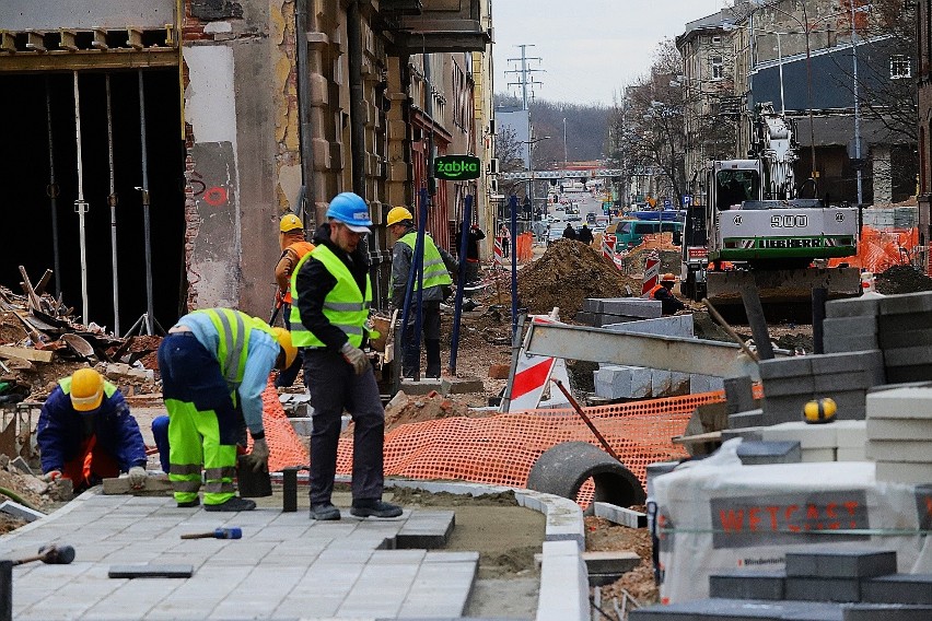 Remont ulicy Tuwima ostatnimi dniami nabrał rozpędu....