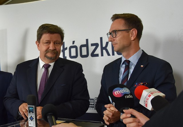 Grzegorz Schreiber, marszałek województwa łódzkiego i Waldemar Buda, wiceminister inwestycji i rozwoju poinformowali o projekcie, dzięki któremu przyszkolne obiekty sportowe mogą liczyć na dofinansowanie 95 proc. inwestycji.