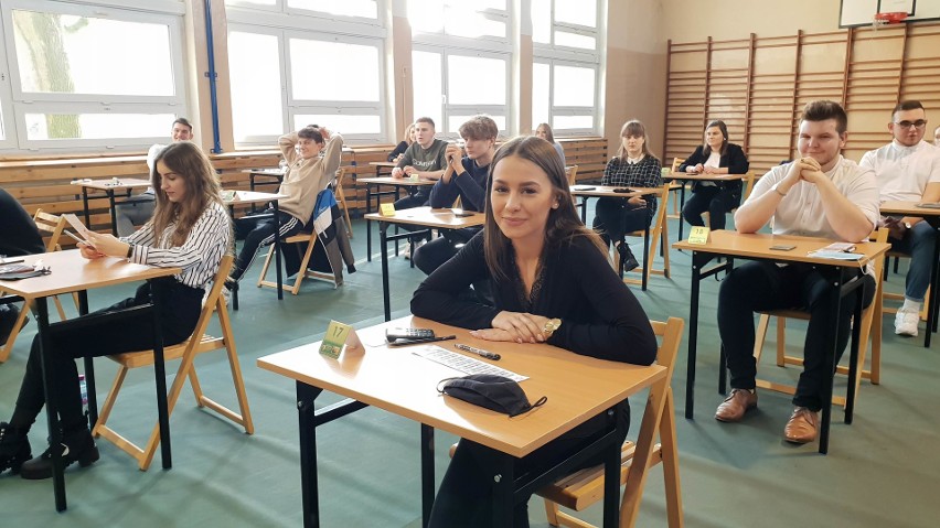 Uczniowie CKZiU na egzaminie zawodowym w czasach pandemii...
