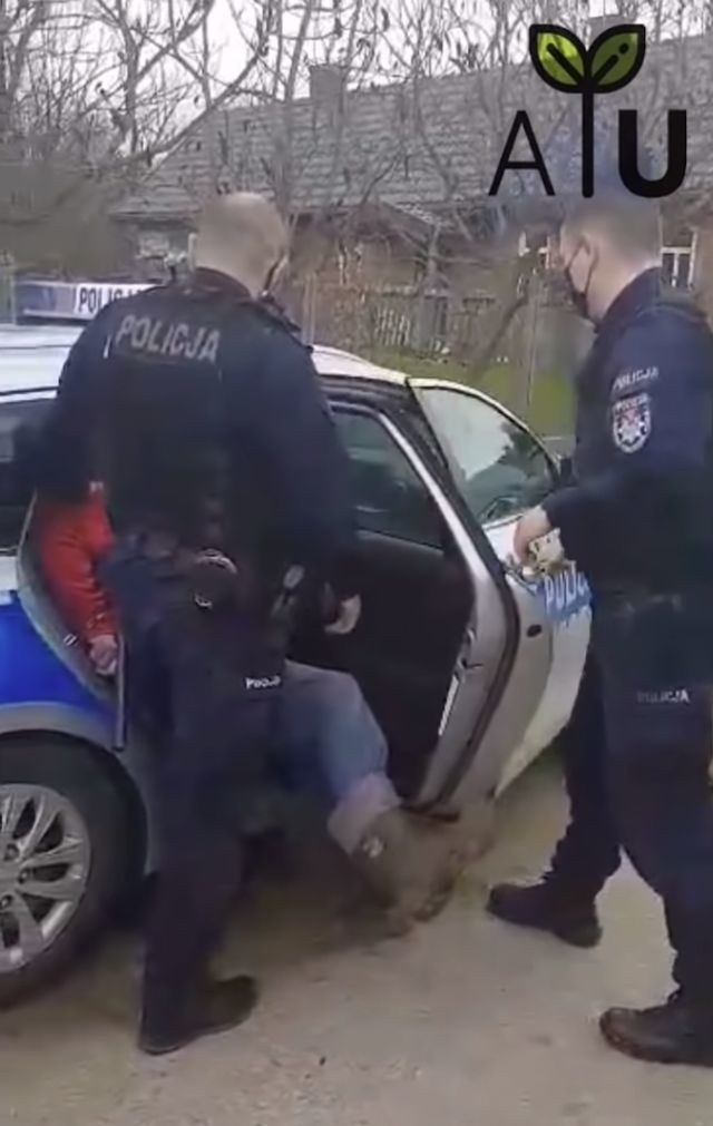 Rolnicy. Podlasie. Interwencja policji na majówce u Gienka w Plutyczach