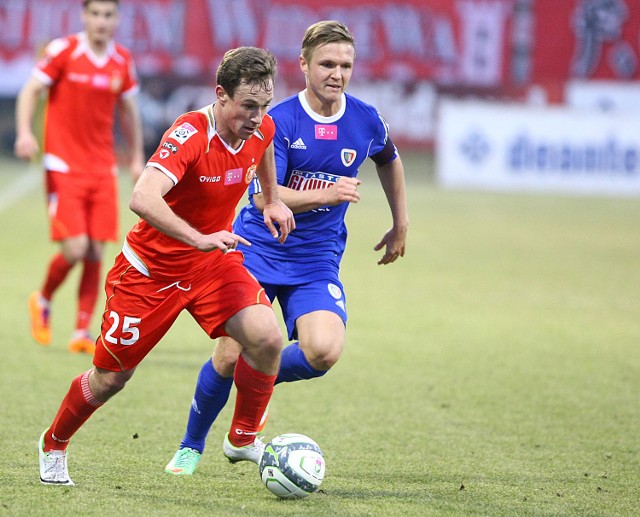 Aleksejs Visnjakovs (przy piłce) w meczu Łotwy z Macedonią pojawił się na boisku pod koniec spotkania