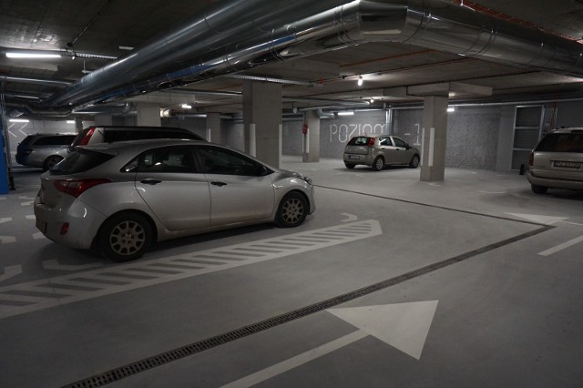 Jak wskazują autorzy raportu „Innowacyjne Miasta – życie, praca i mieszkanie jutra”, opracowanego przez ThinkCo, na szukanie miejsca parkingowego pracownik traci średnio nawet 15 minut dziennie.