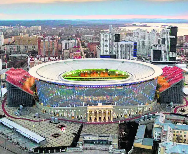 Stadion Centralny w Jekaterynburgu, najdziwniejsza arena tych mistrzostw. Trybuny z lewej i prawej strony są tymczasowe