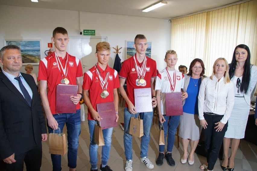 Wrześniowe posiedzenie Rady Powiatu Sławieńskiego rozpoczęło...