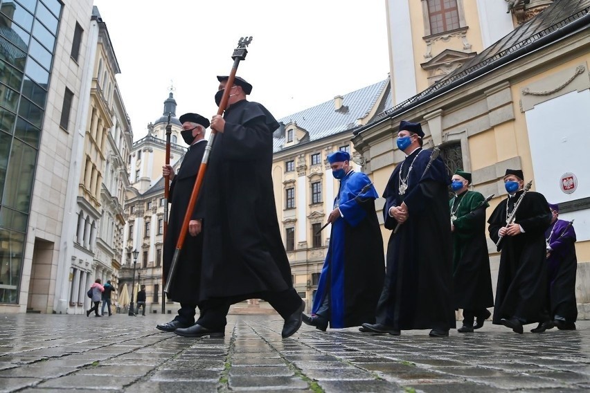 Komisja uczelniana, która zebrała się dziś na UWR miała za...