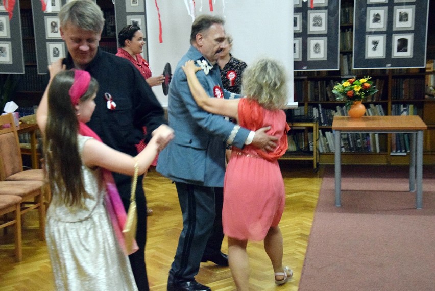 Noc bibliotek w Stargardzie. Mieszkańcy chętnie odwiedzali Książnicę Stargardzką i świetnie się tam bawili 