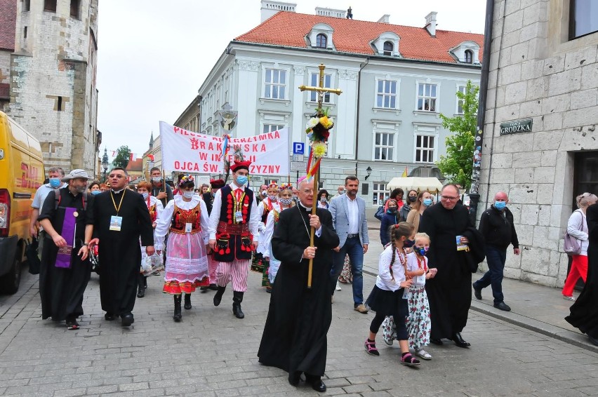 Pielgrzymka Krakowska. Fenomen, który pozwala znosić trudy marszu dla kilku chwil z Maryją 