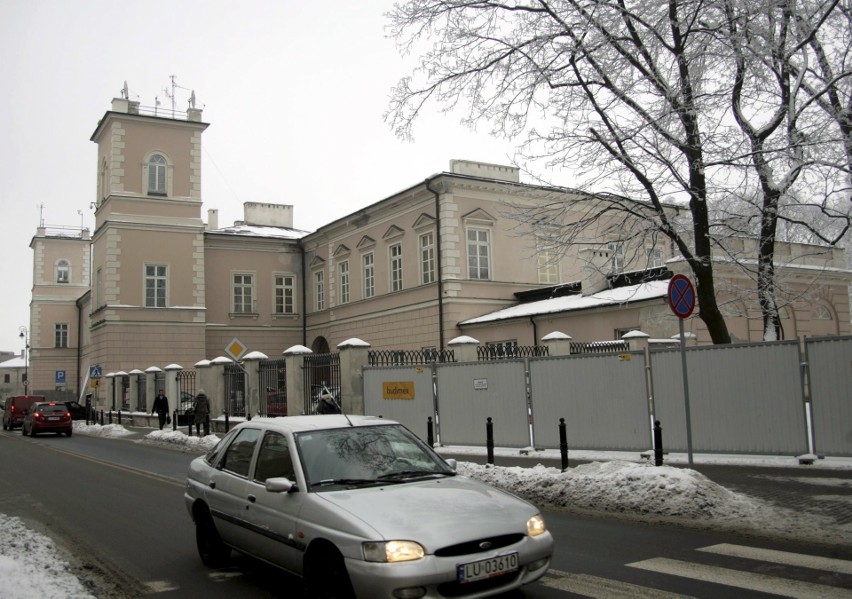 UMCS sprzedaje budynki Wydziału Politologii i Instytutu Psychologii na placu Litewskim