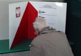 45 procent  Polaków nie utożsamia się z żadną partią