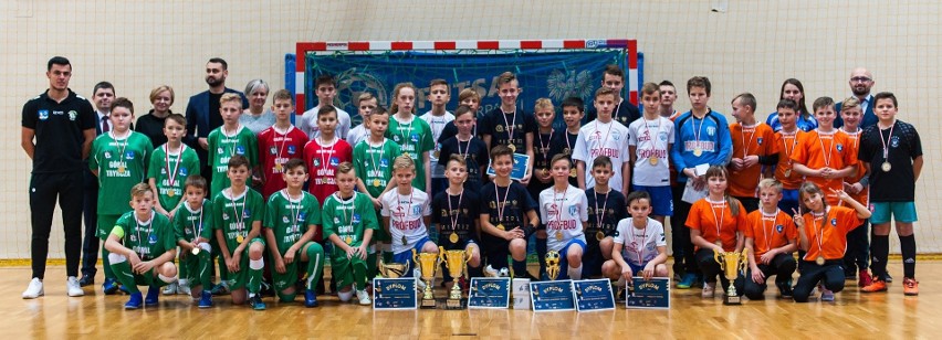Akademia Piłkarska Piłkarskie Nadzieje Mielec futsalowym Mistrzem Podkarpacia do lat 12