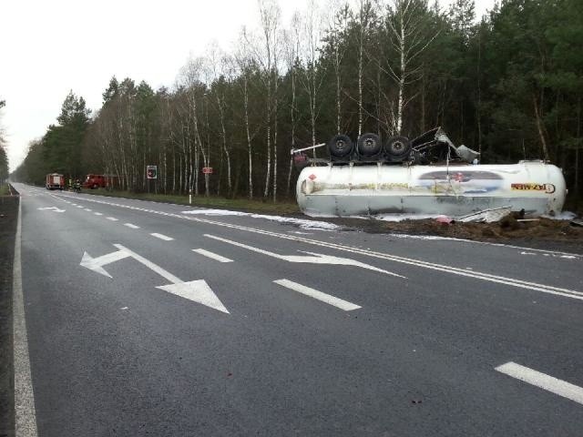 Zderzenie cysterny z busem. Droga nr 22 odblokowana