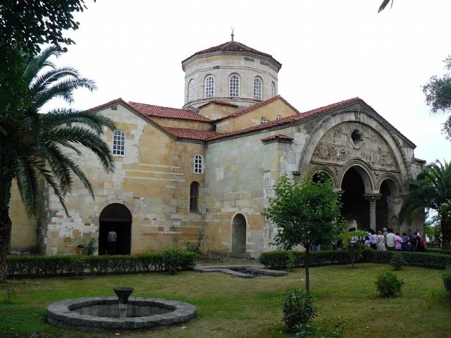 Kościół Hagia Sophia w Trabzonie wybudowano w latach 1238-1265