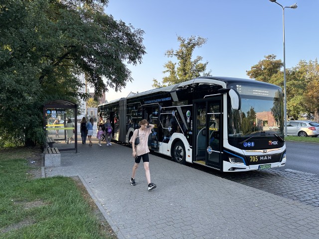 Autobus testowany jest na trzech liniach autobusowych. Pierwsi mogli skorzystać z niego pasażerowie linii 71.