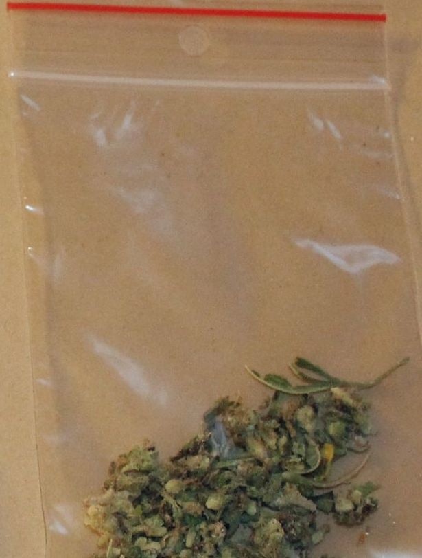 Przy 70-latku znaleziono 4 gramy marihuany.