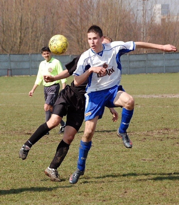 Juniorzy starsi Orlów Rzeszów (czarno-pomaranczowe stroje)...