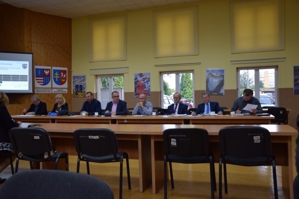 Jedenasta sesja Rady Powiatu Włoszczowskiego. Radni analizowali wykonanie budżetu za pierwsze półrocze (ZDJĘCIA, ZOBACZ ZAPIS TRANSMISJI)