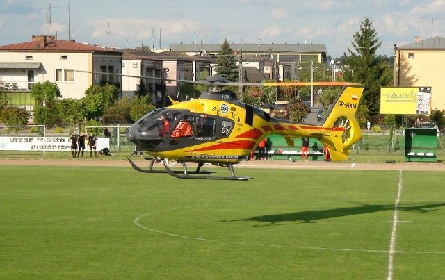 W 39 minucie helikopter przerwał mecz w Białobrzegach.